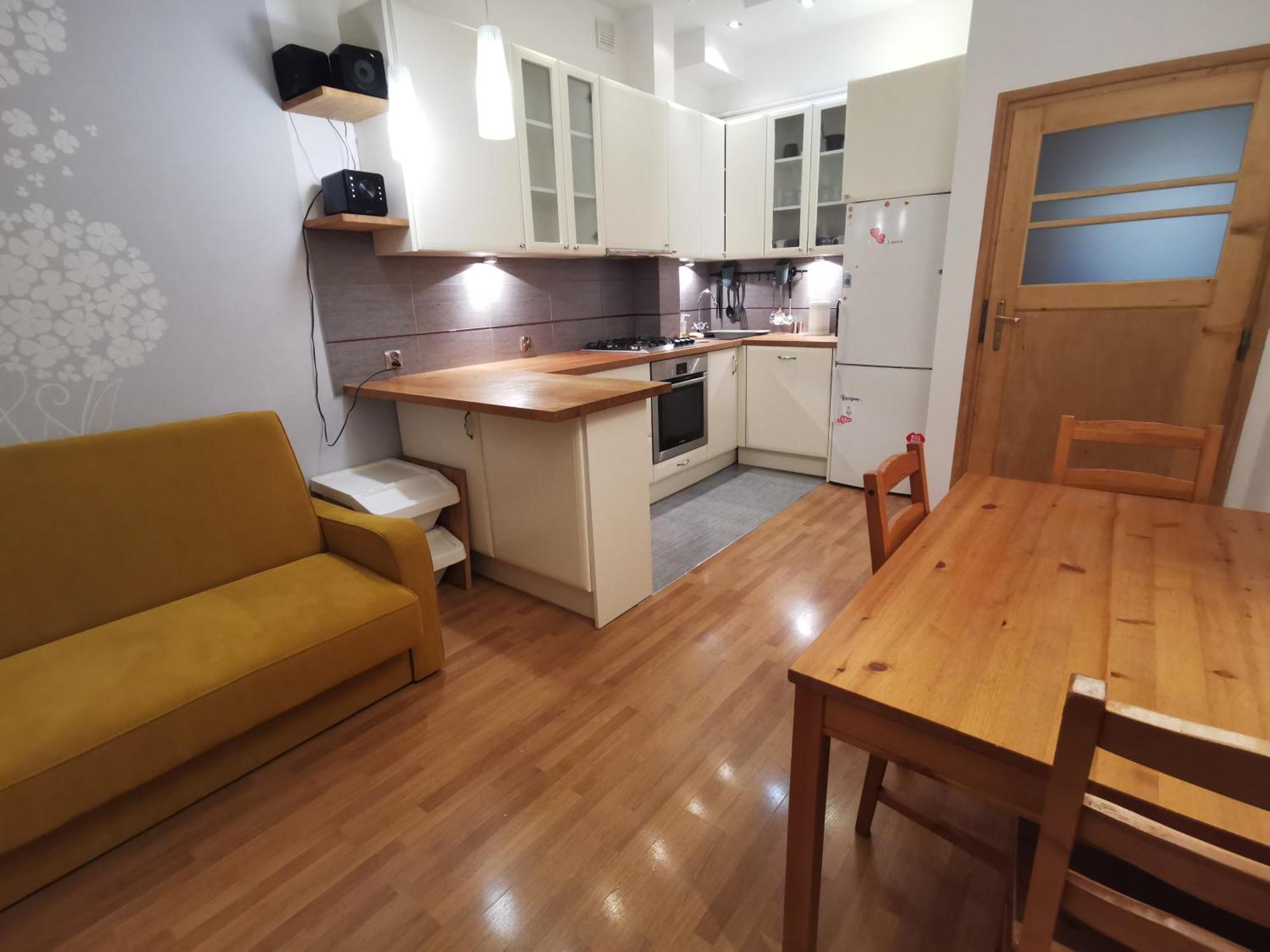 Cozy Spacious Apartment With Balcony — Photos 2